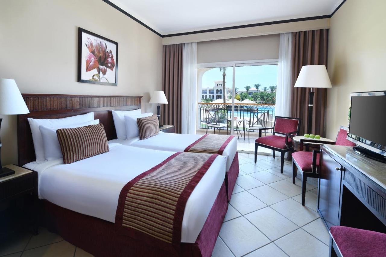 Jaz Mirabel Resort Sharm el-Sheikh Exteriör bild A room at the Hilton Sharm El Sheikh