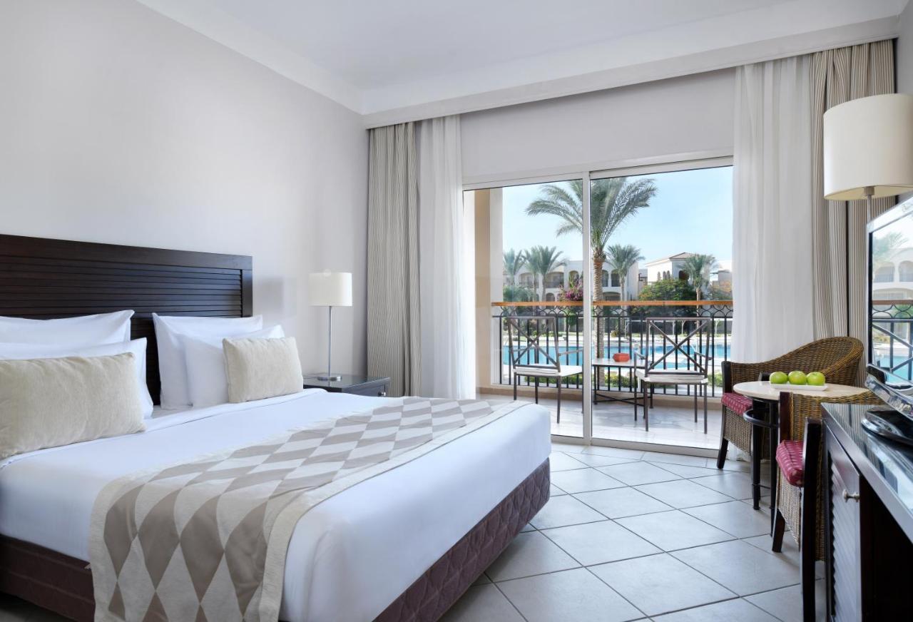 Jaz Mirabel Resort Sharm el-Sheikh Exteriör bild A room at the Hilton Sharm El Sheikh
