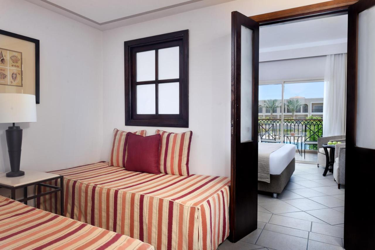 Jaz Mirabel Resort Sharm el-Sheikh Exteriör bild A suite at the Hilton Sharm El Sheikh Resort