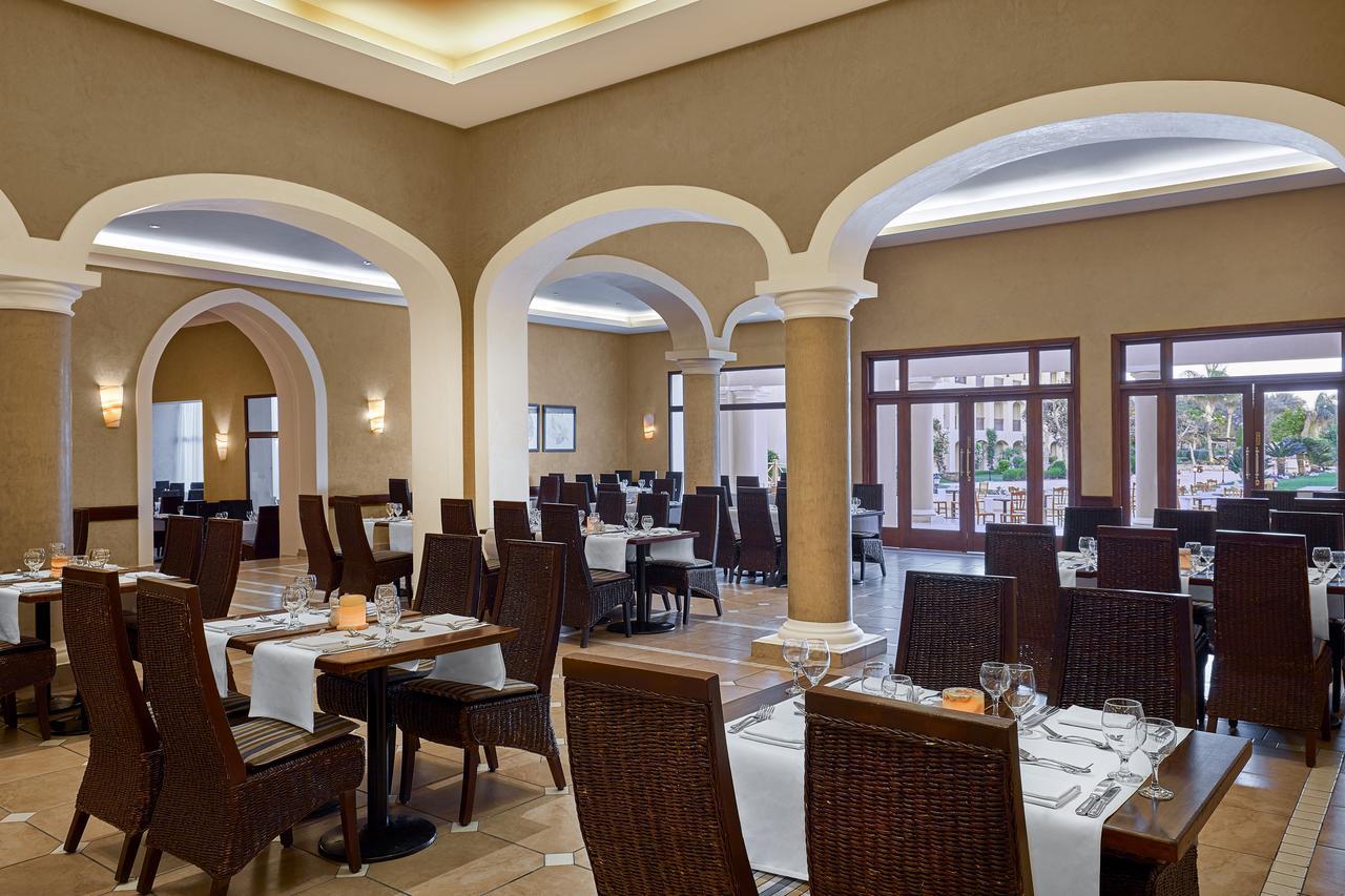 Jaz Mirabel Resort Sharm el-Sheikh Exteriör bild Restaurant at the hotel