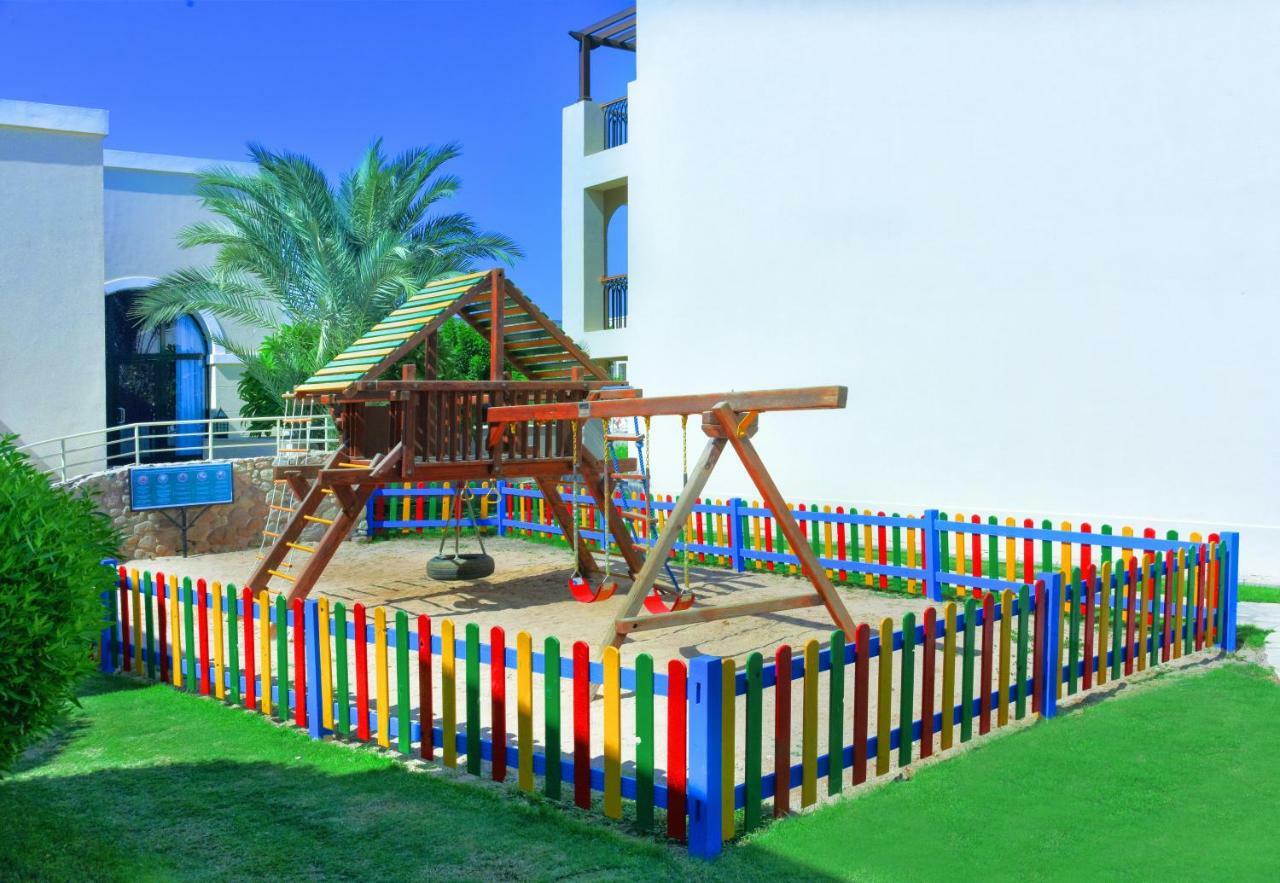 Jaz Mirabel Resort Sharm el-Sheikh Exteriör bild Playground at the school