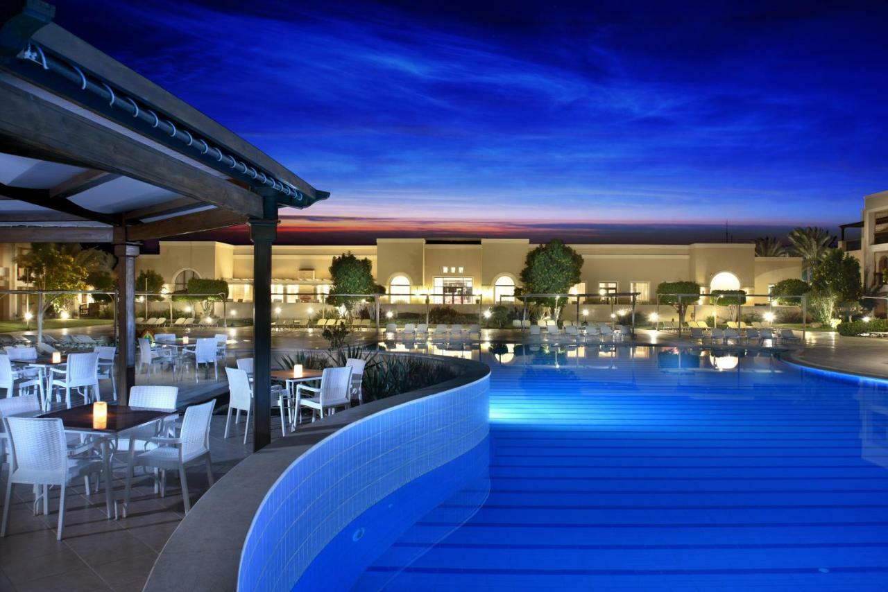 Jaz Mirabel Resort Sharm el-Sheikh Exteriör bild The pool at the Westin