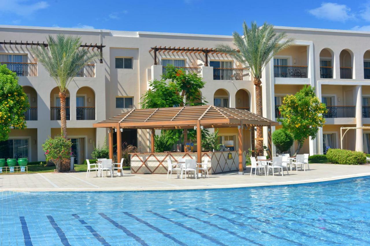 Jaz Mirabel Resort Sharm el-Sheikh Exteriör bild The swimming pool at the hotel