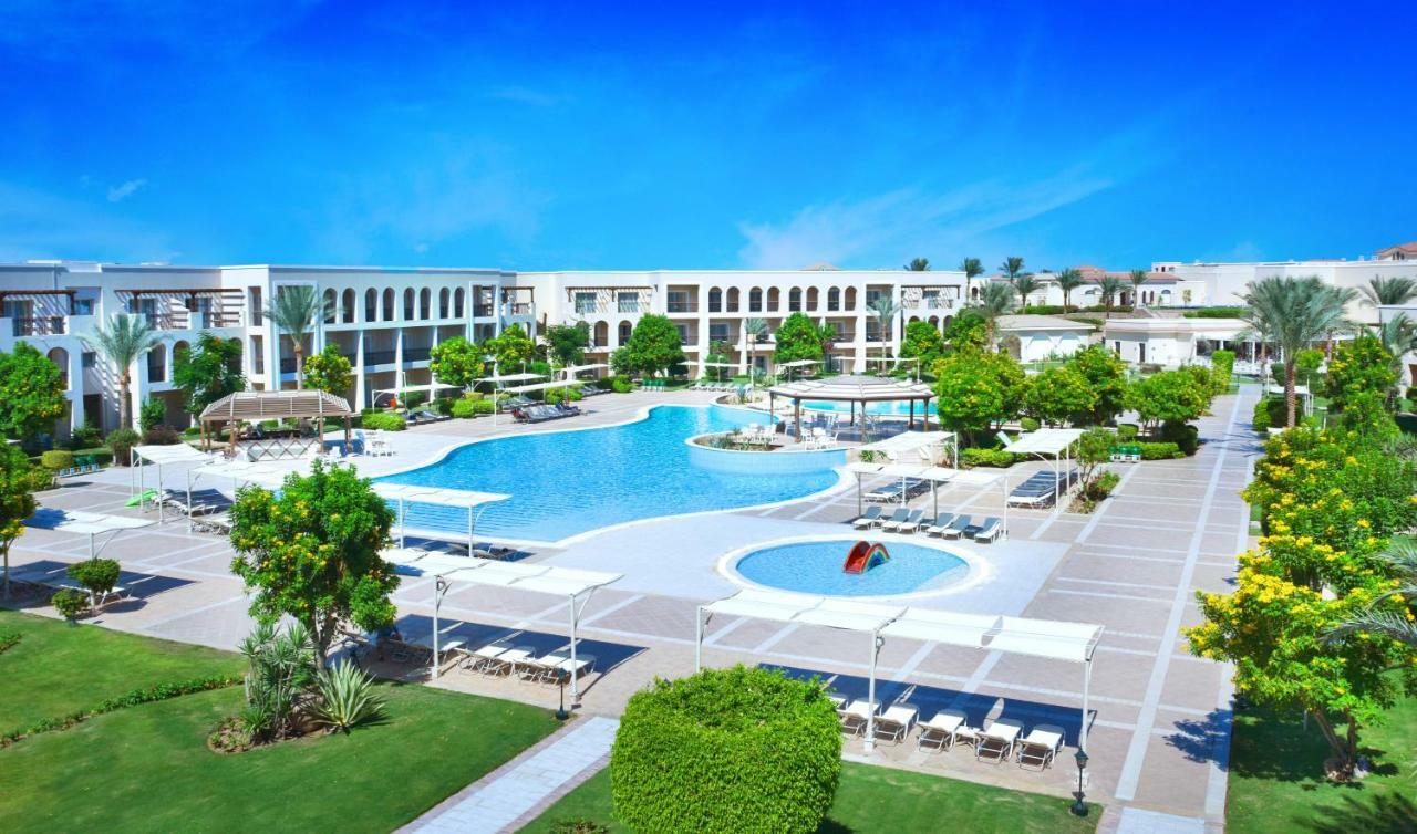 Jaz Mirabel Resort Sharm el-Sheikh Exteriör bild The swimming pool at the resort